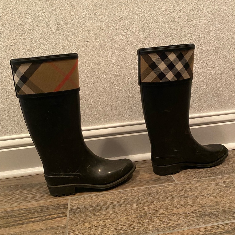 Burberry rain boots size 38
